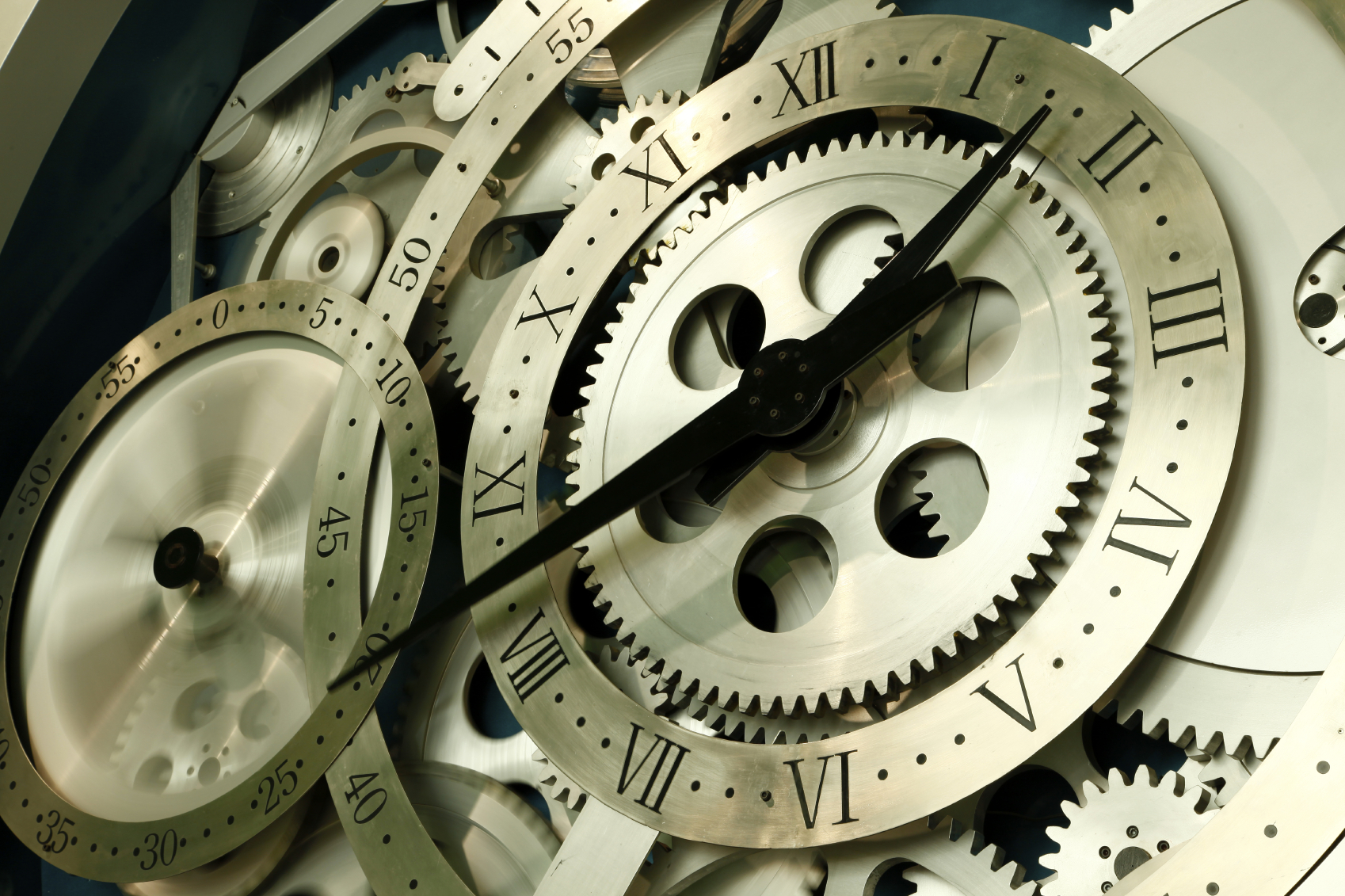 Стоки часы. Часовой механизм фон. Обои механизм часов. Часы механизм 1809. Часовой механизм будущего.